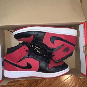 AIR JORDAN 1 MID 'BANNED'